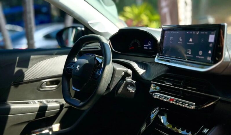 
								PEUGEOT 208 cheio									