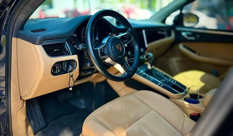 
								PORSCHE MACAN cheio									