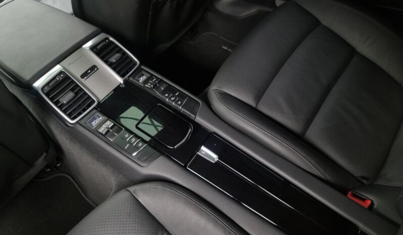 
								PORSCHE PANAMERA cheio									