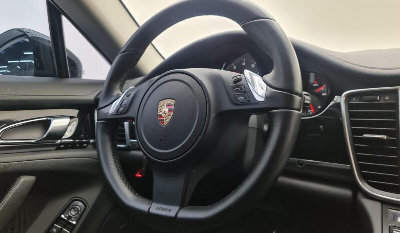 
								PORSCHE PANAMERA cheio									