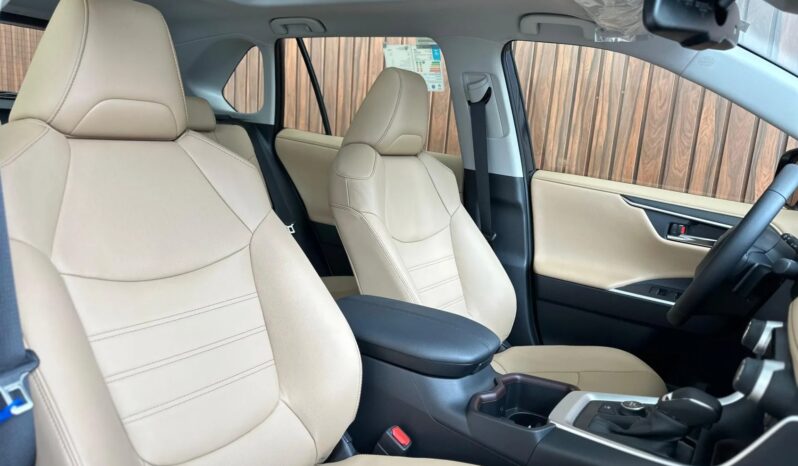 
								TOYOTA RAV4 cheio									