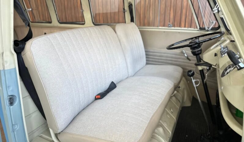 
								VOLKSWAGEN KOMBI cheio									