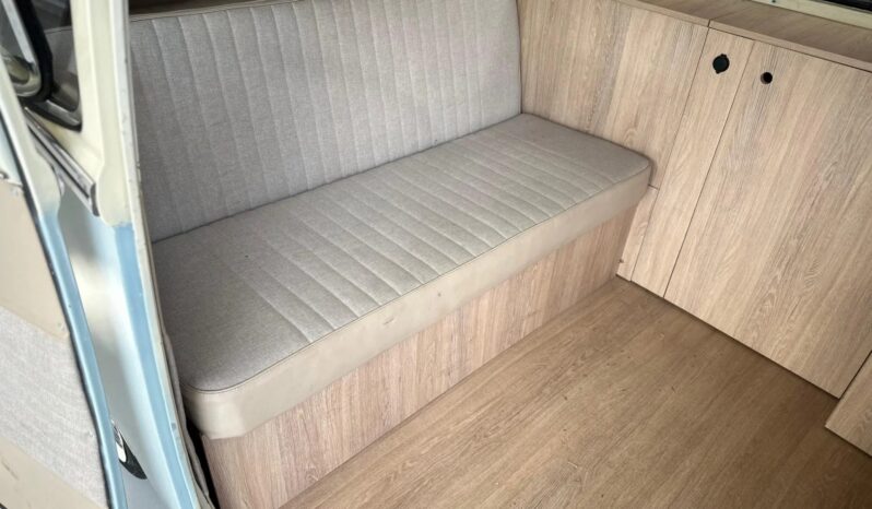 
								VOLKSWAGEN KOMBI cheio									