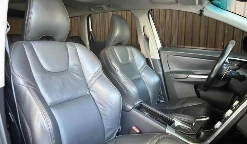 
								VOLVO XC60 cheio									